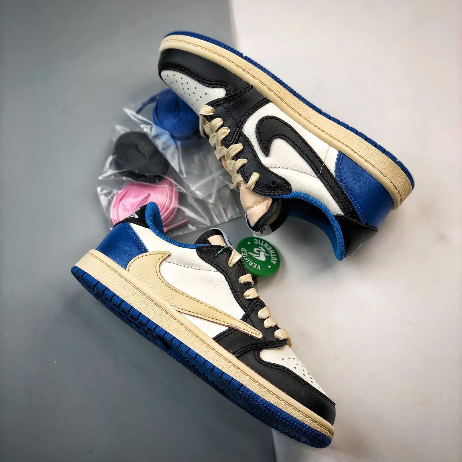エントリーさまTravis Scott  Jordan 1 kids Jordan Kids x Travis Scott Jordan 1 Low OG SP 
