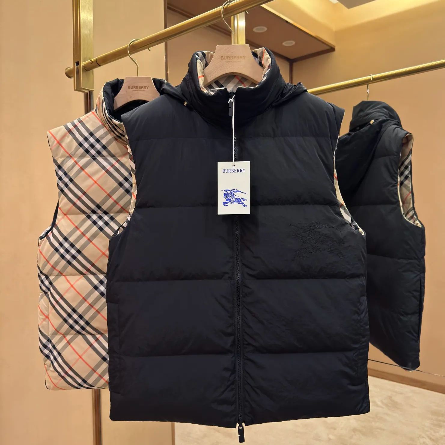 Burberry Reversible Check Nylon Padded Gilet（80942361）