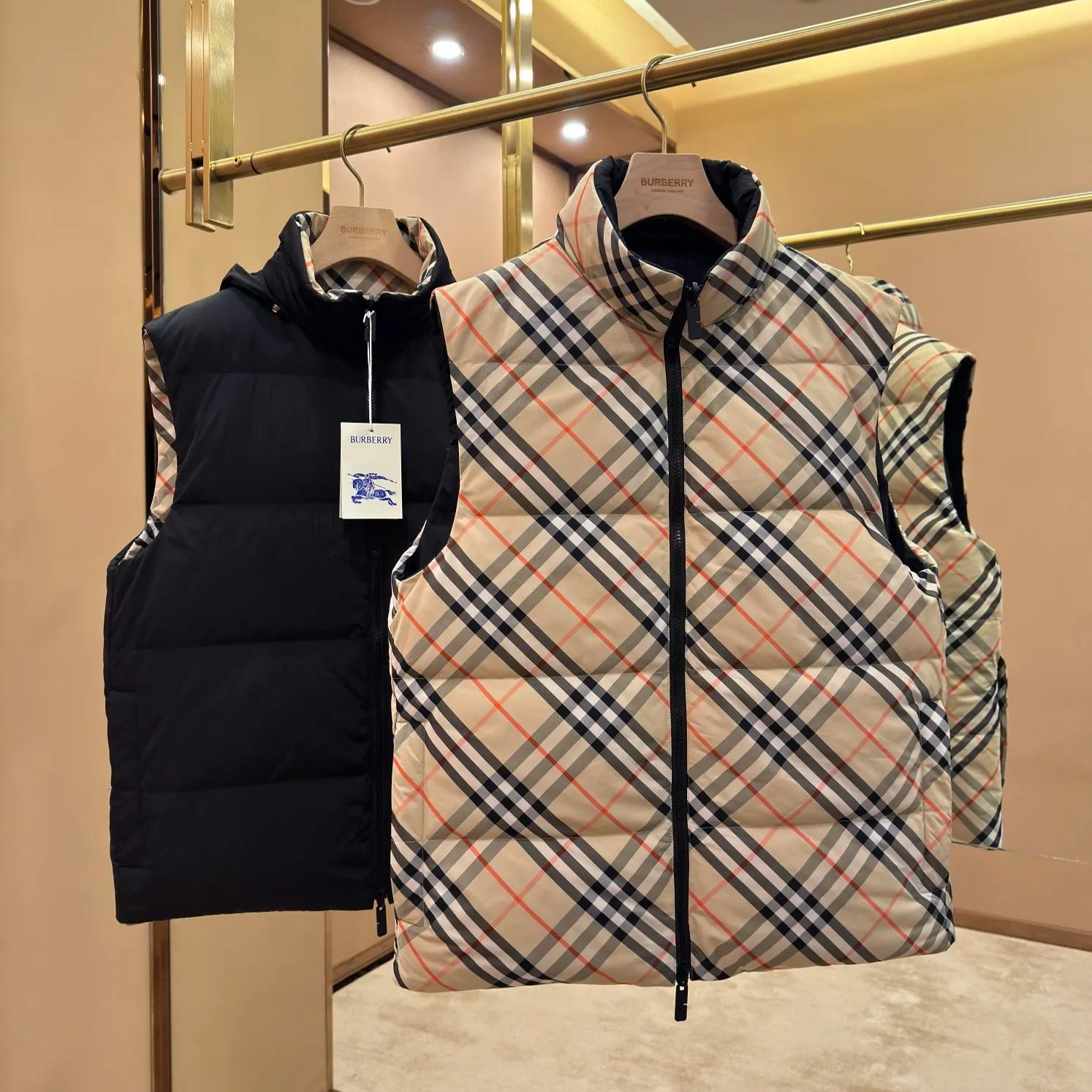Burberry Reversible Check Nylon Padded Gilet（80942361）