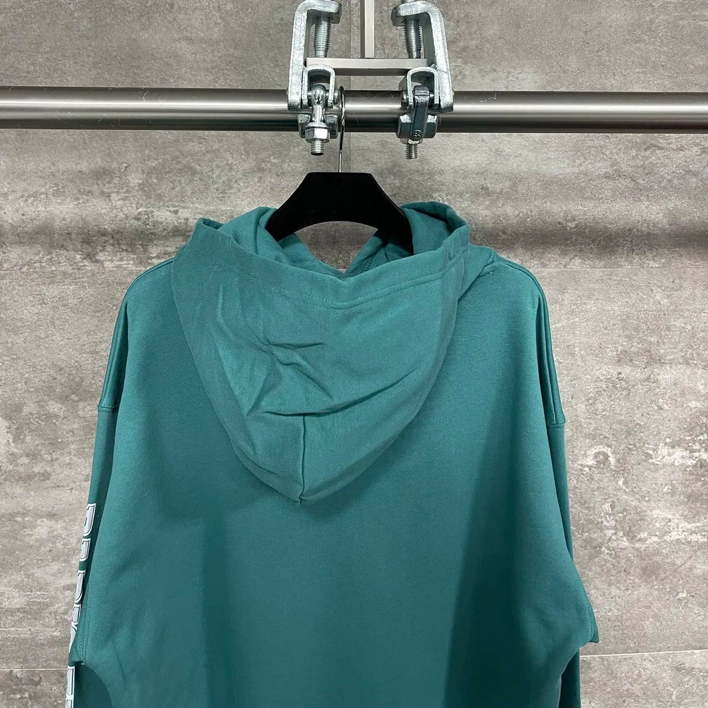 Balenciaga Logo-Print Maison Hooded Sweatshirt(674986TLVJ24480）