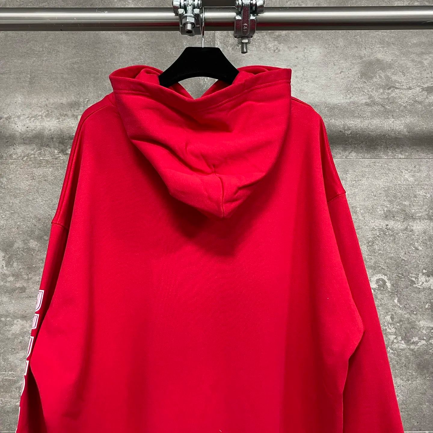 Balenciaga Logo-Print Maison Hooded Sweatshirt(674986TLVJ24480）