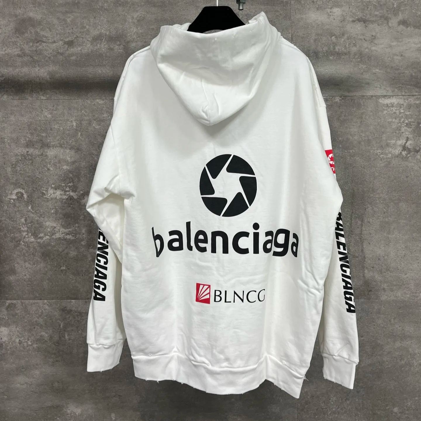 BALENCIAGA TOP LEAGUE HOODIE (767885TPVF19000) BALENCIAGA TOP LEAGUE HOODIE (767885TPVF19000)