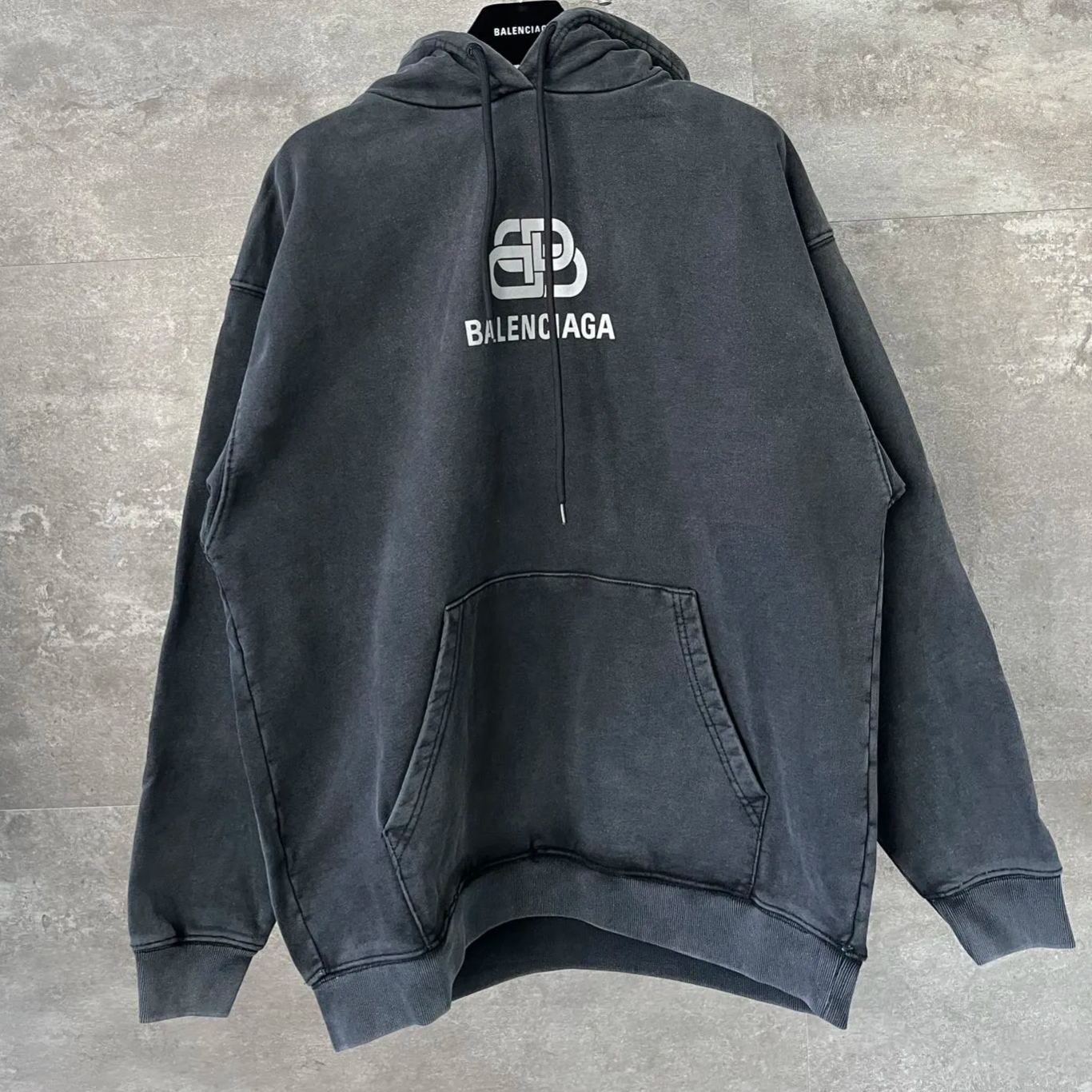 Balenciaga Logo Drawstring Hoodie (578135TGV74）