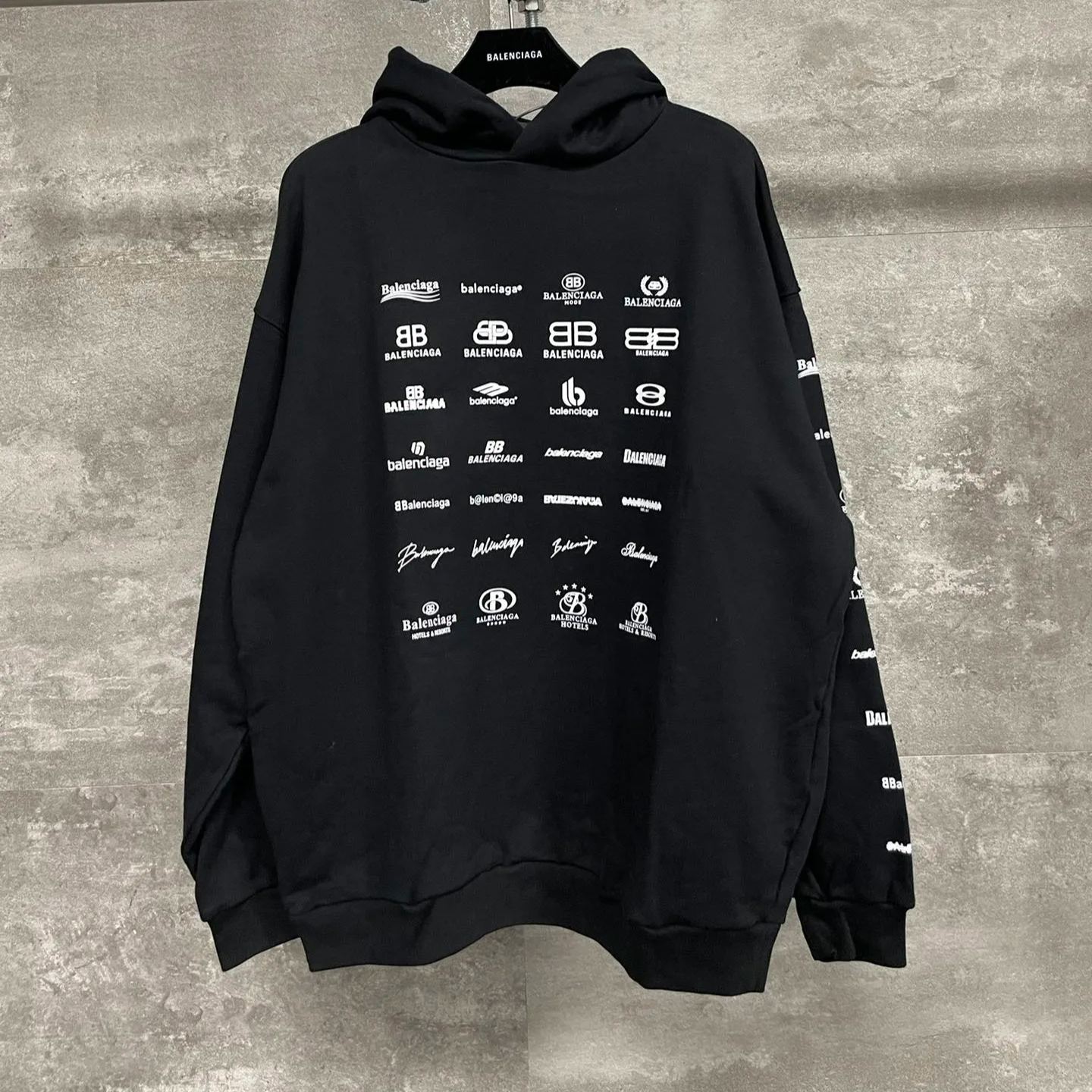 Balenciaga Archives Logos Hoodie (726241TNVQ81070）