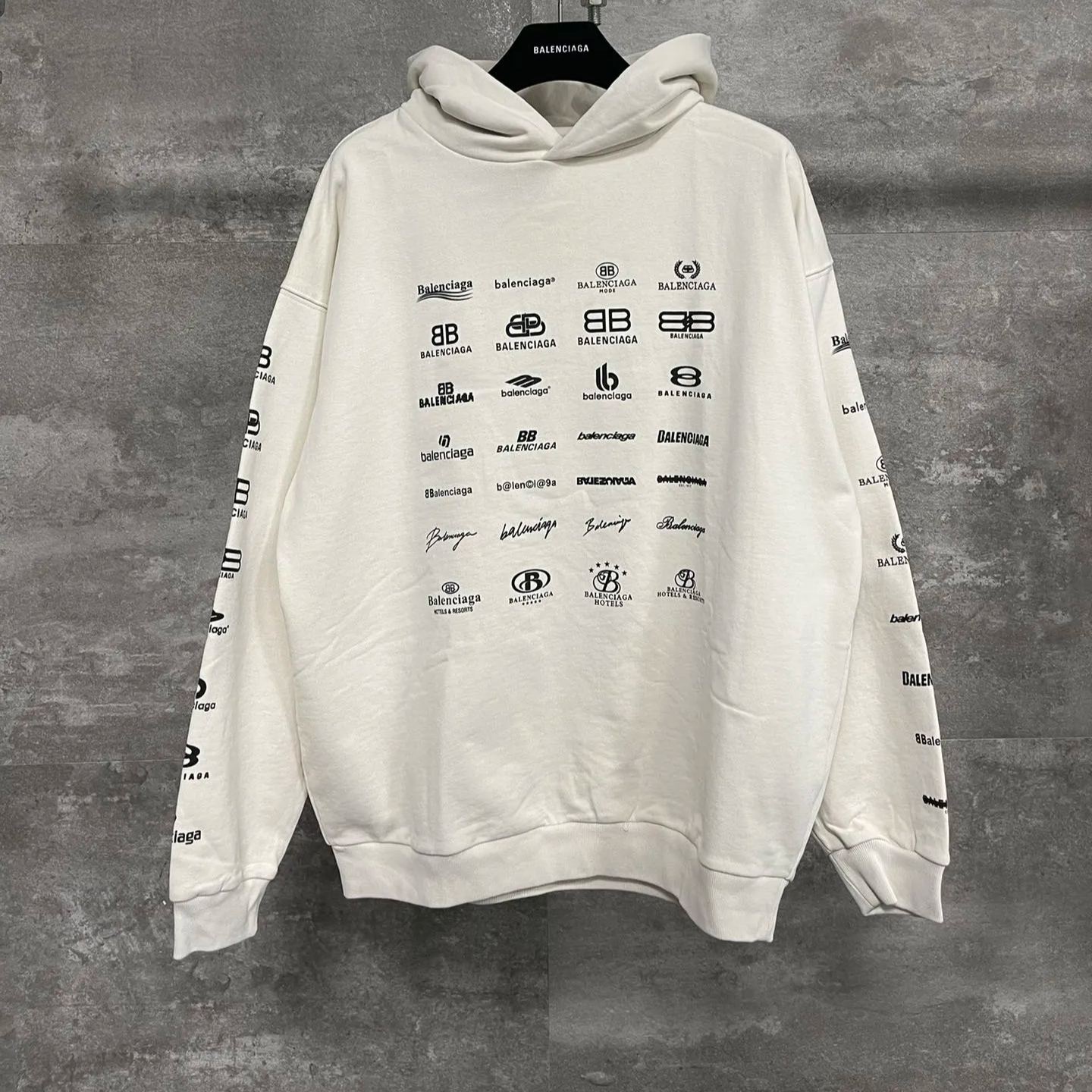 Balenciaga Archives Logos Hoodie (726241TNVQ81070）