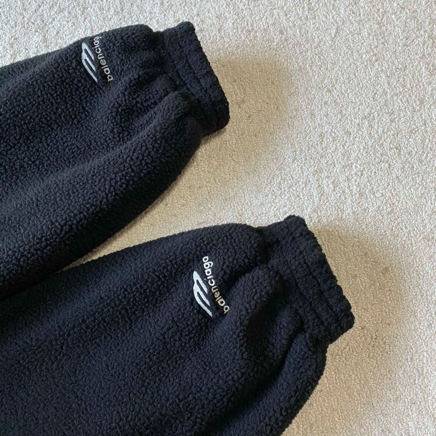 BALENCIAGA HOODED FLEECE JACKET WITH HOOD (810113TQQ02-1000）