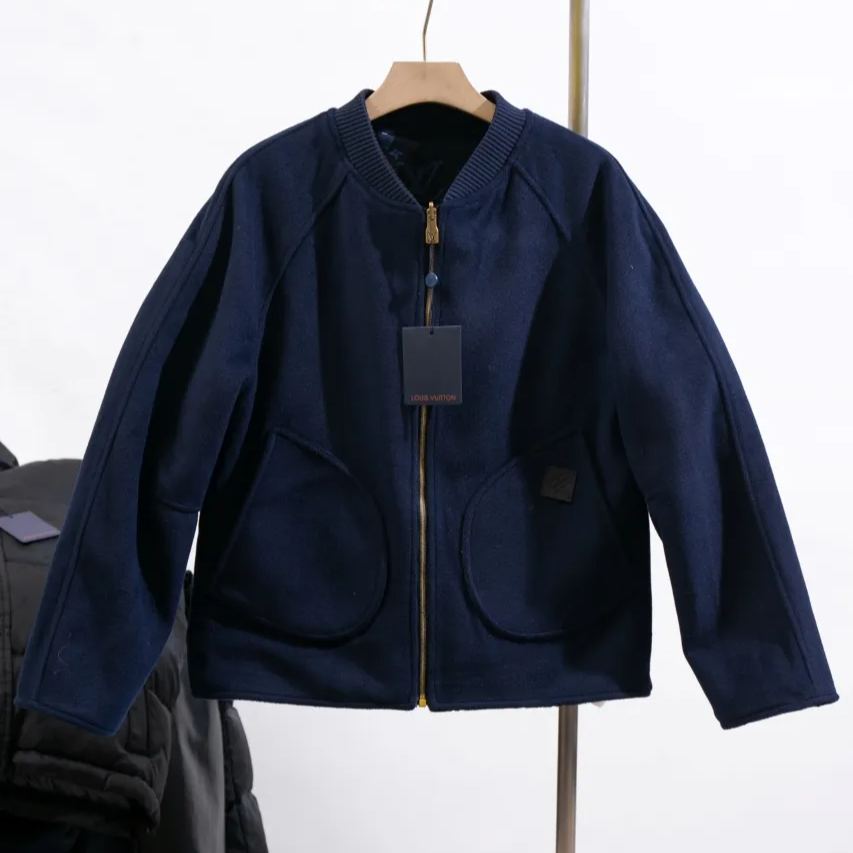 Louis Vuitton Simple and stylish  Reversible blouson（1AFVVS）