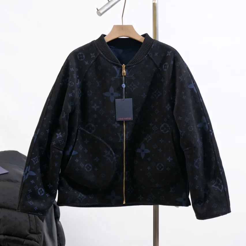 Louis Vuitton Simple and stylish  Reversible blouson（1AFVVS）