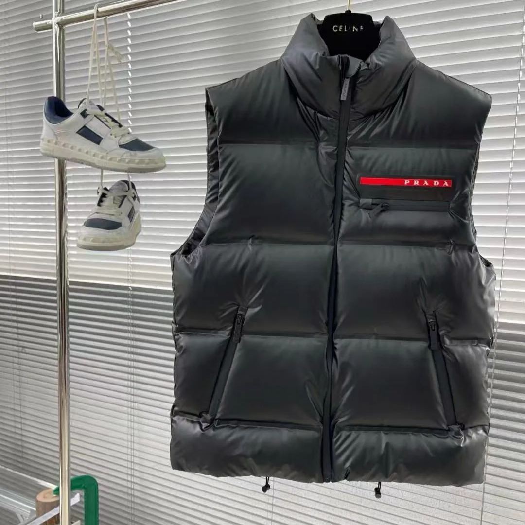 PRADA Black Light Re-nylon Down Vest  (SGB275-1T2Y-F0002-S-192）
