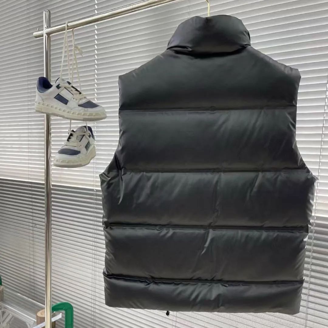 PRADA Black Light Re-nylon Down Vest  (SGB275-1T2Y-F0002-S-192）