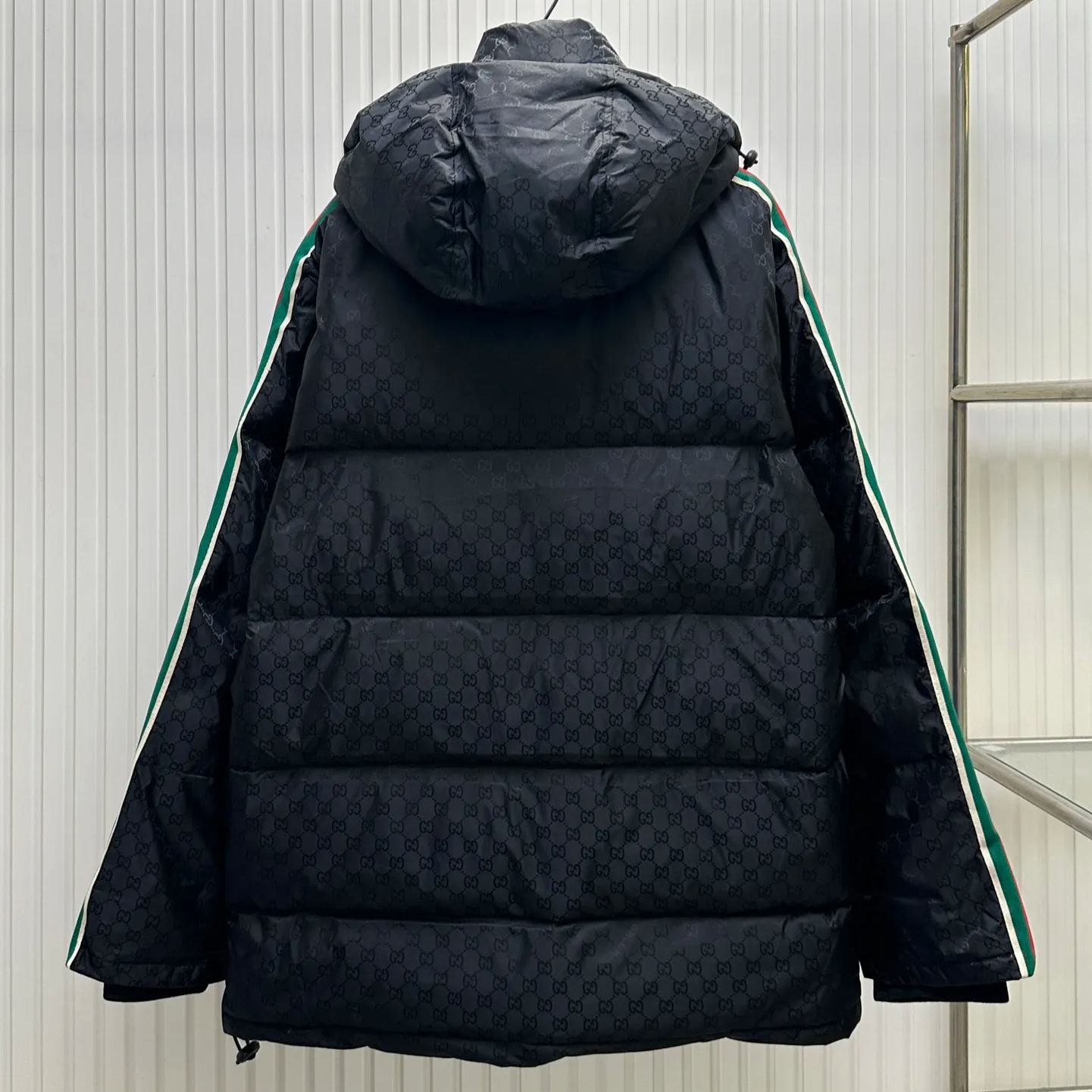 GUCCI DOWN JACKETS（715519-Z8A50-1043）