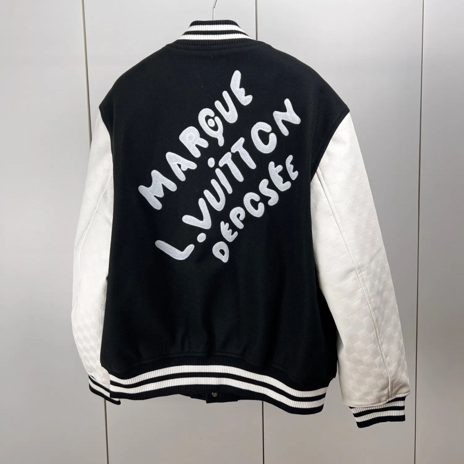 Louis Vuitton Signature Varsity Blouson（1AFINP）