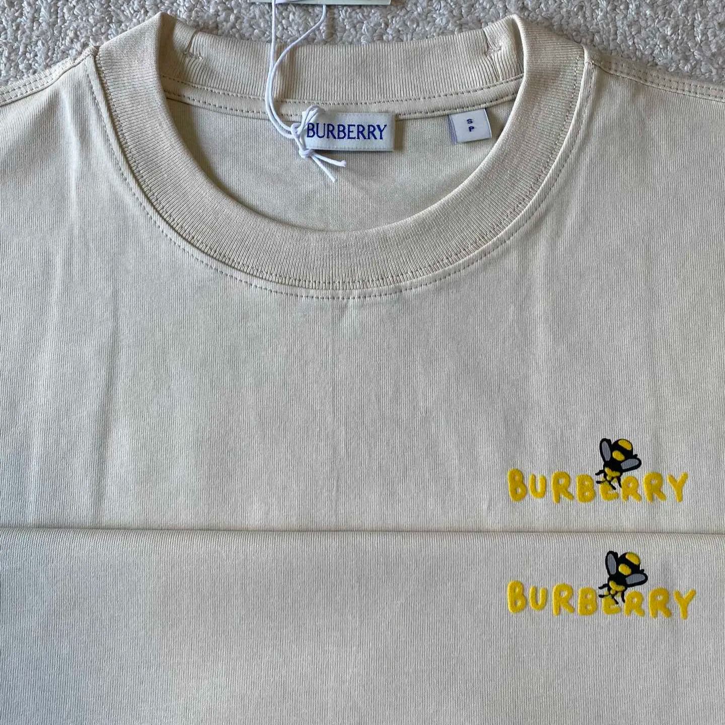 Burberry Bee Cotton T-shirt in Alpine(81027361）