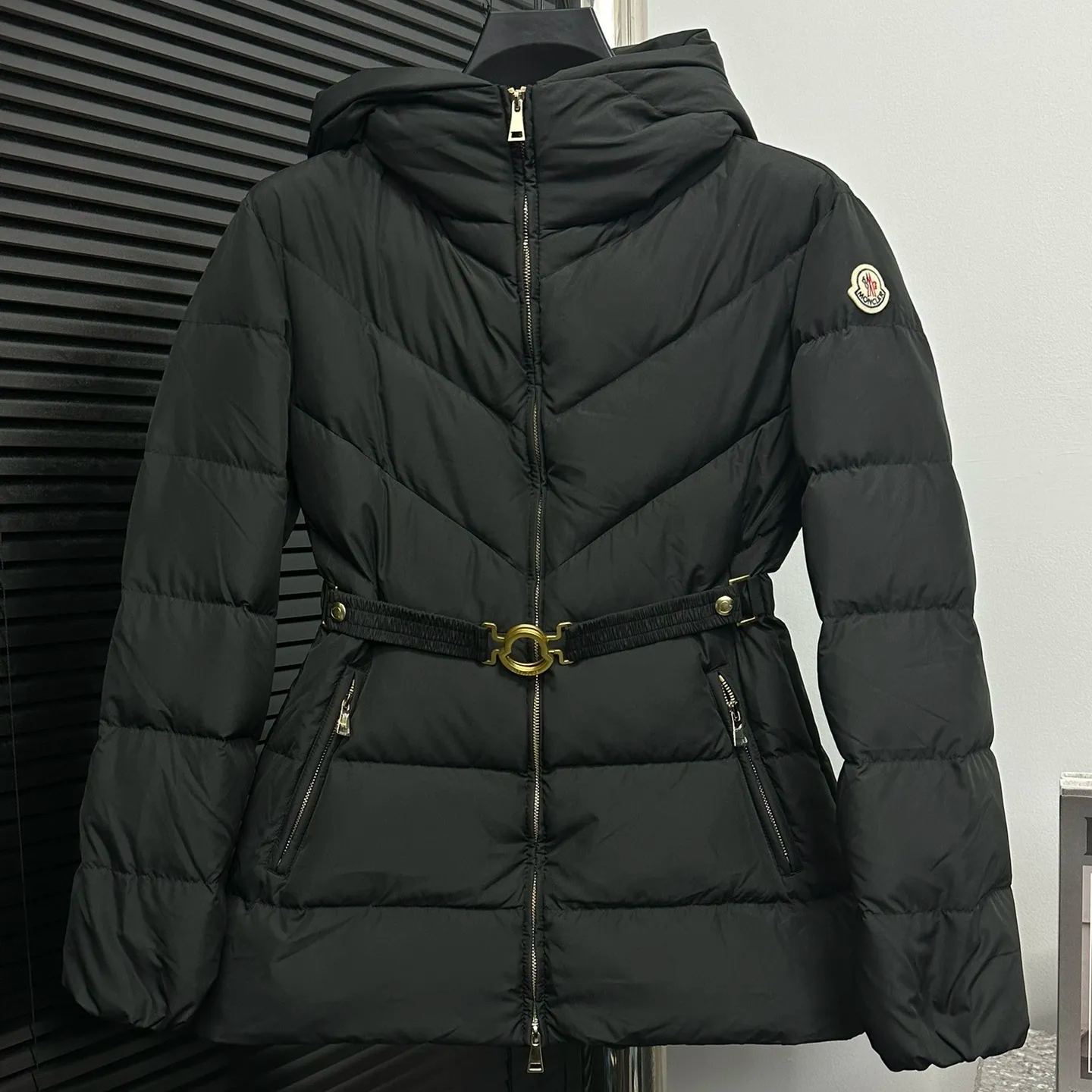 Moncler BrosseShort down jacket（J20931A0010454AQE999）