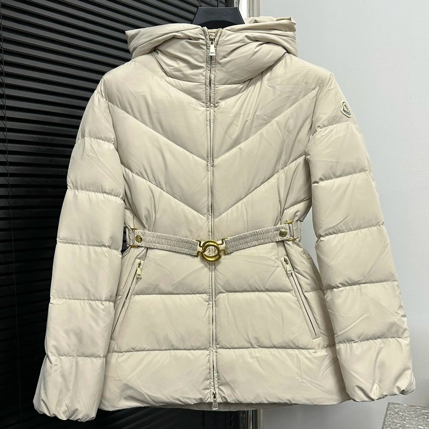 Moncler BrosseShort down jacket（J20931A0010454AQE999）