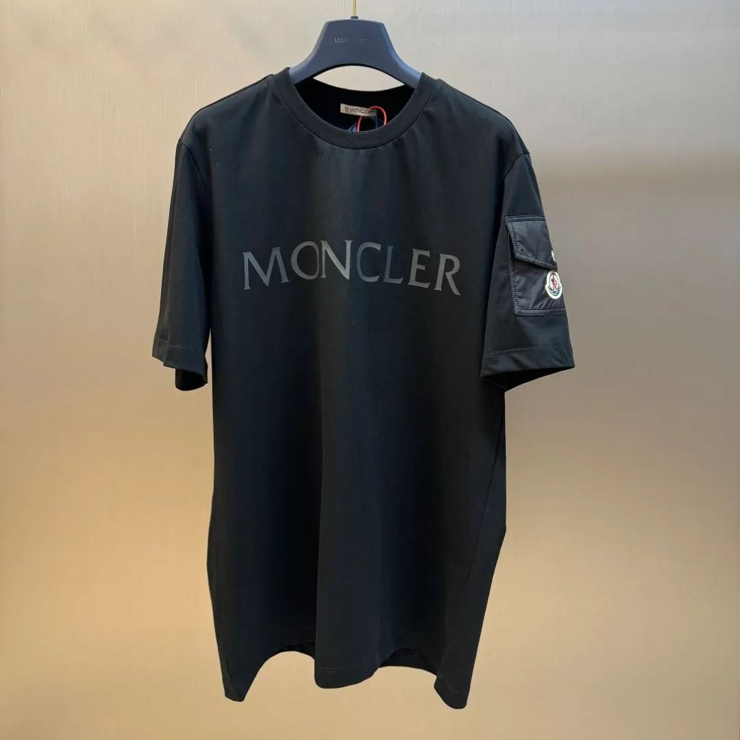 Moncler Black Laminated Logo Cotton T-Shirt （I20918C000088390T999）