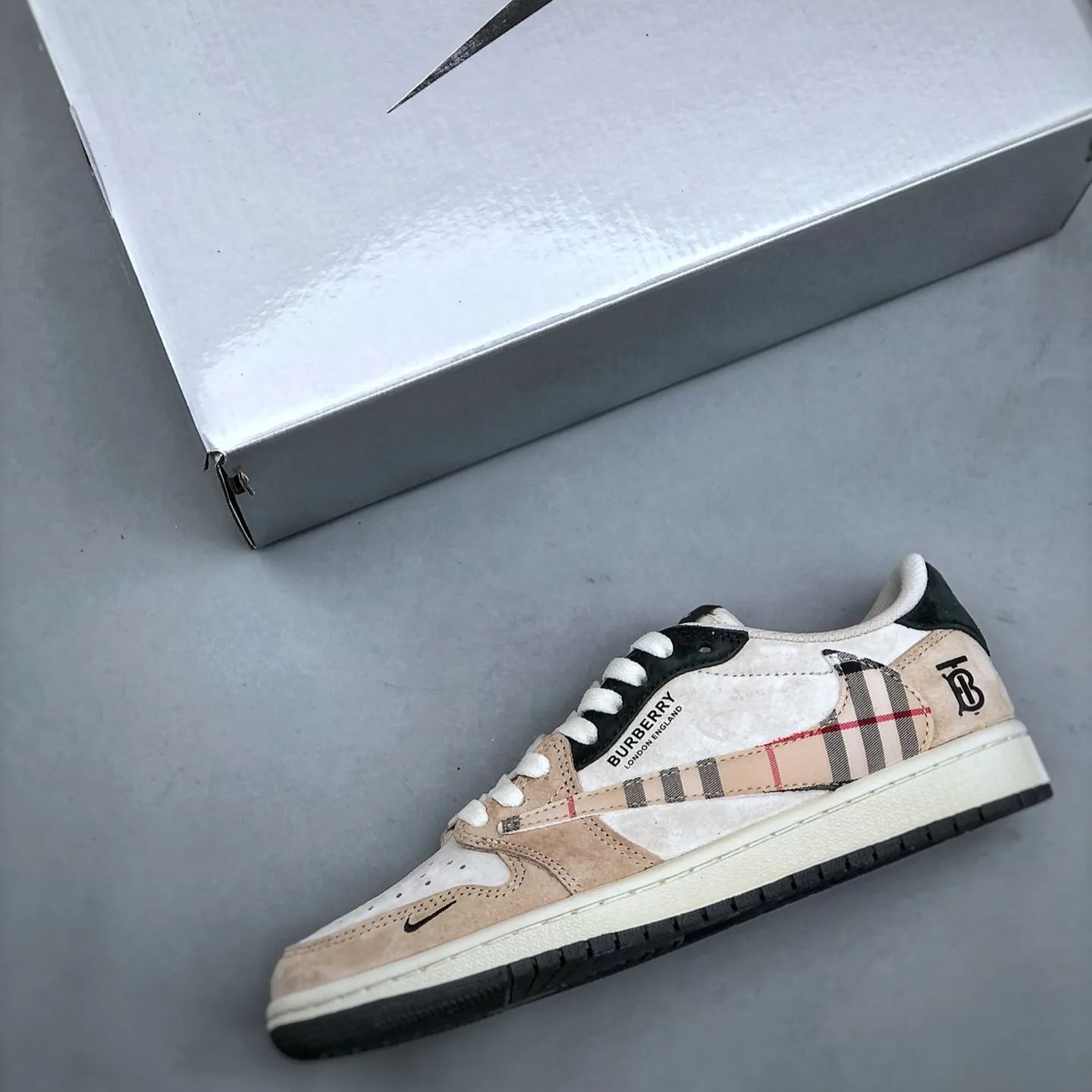 Travis Scott x Nike Air Jordan 1 Low x BURBERRY Air Jordan 1 Low（DM7866-049）