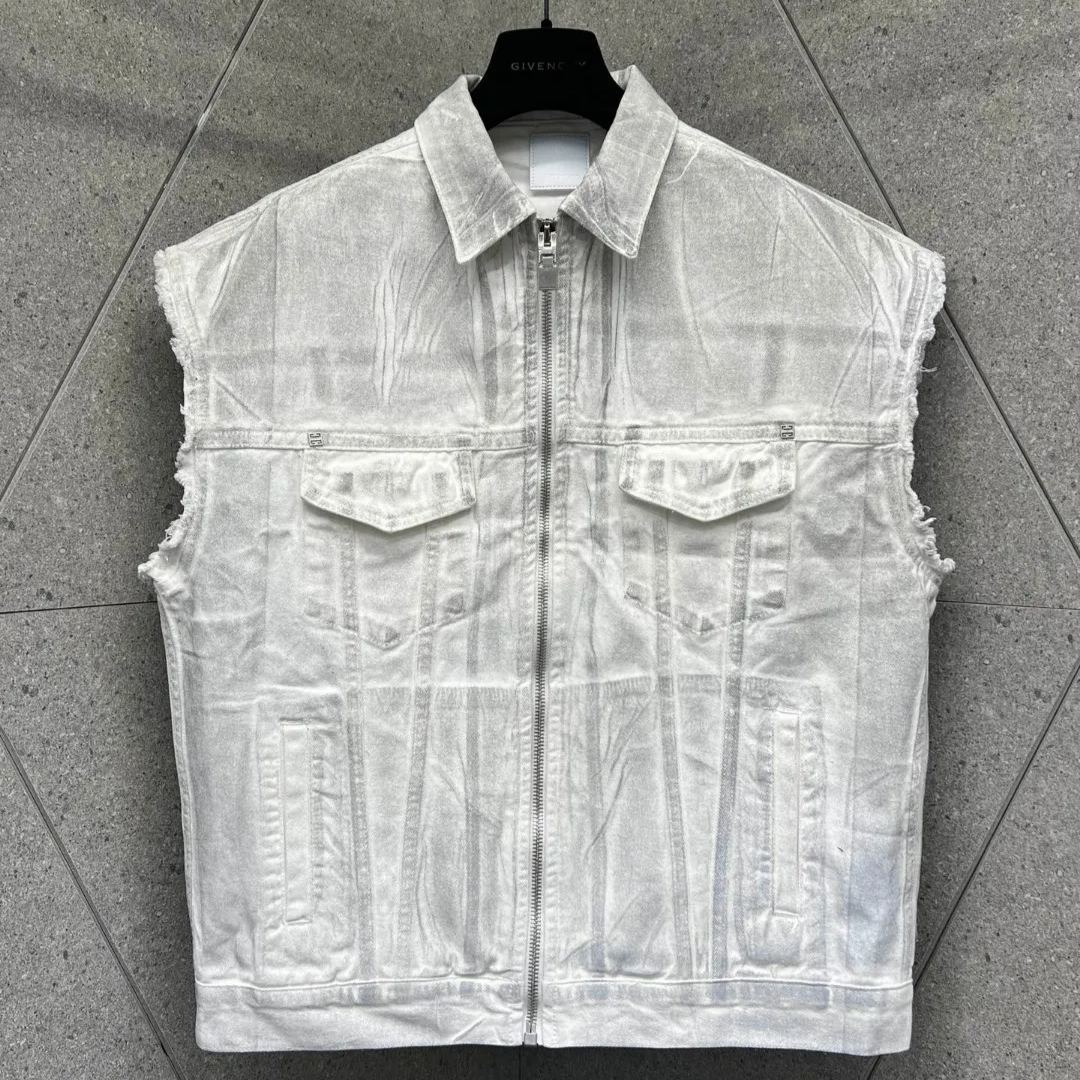 Givenchy Oversized sleeveless jacket in denim in - grey/white（BM012A5Y4U-069）
