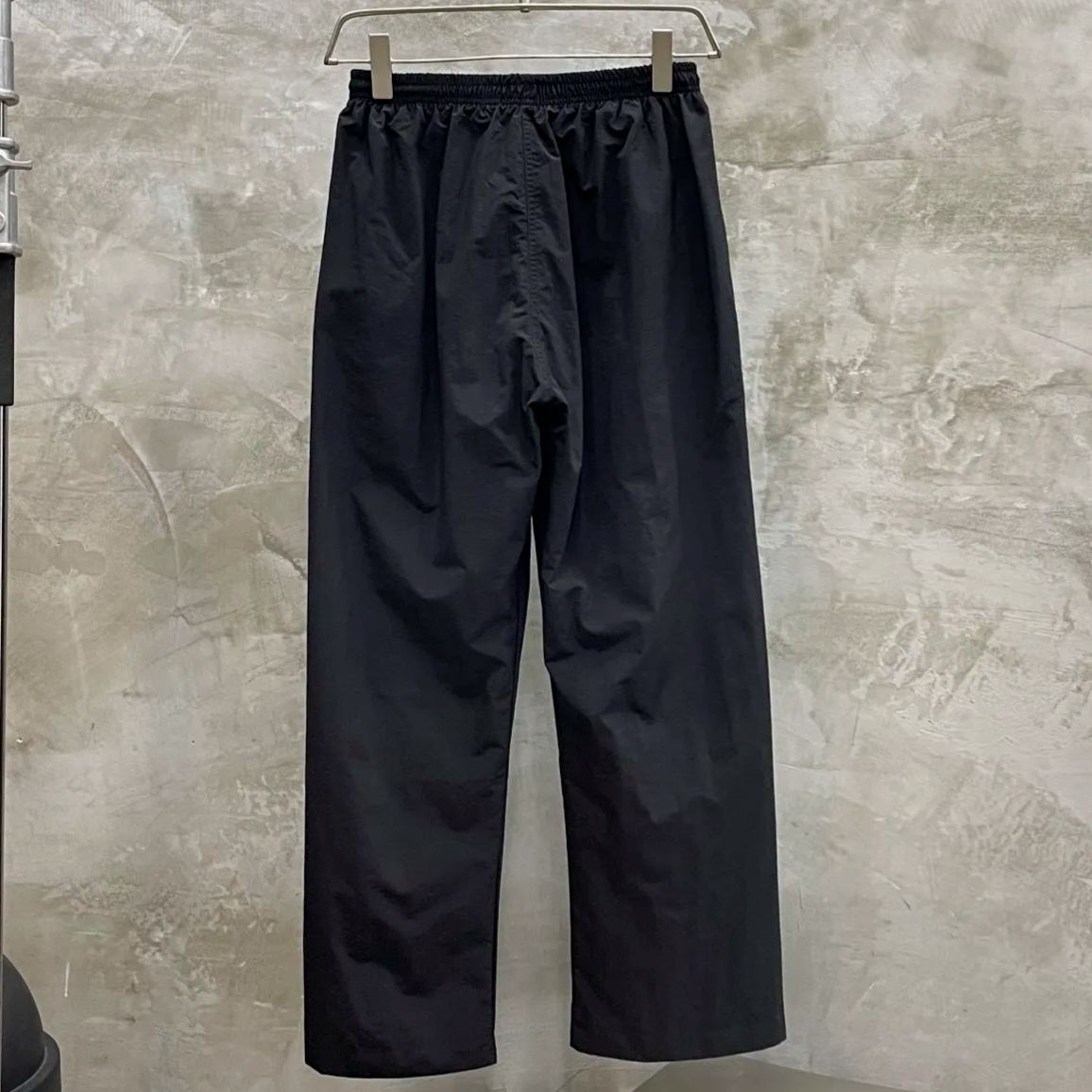 BALENCIAGA STENCIL TYPE TRACKSUIT PANTS（783844TPQ381000）