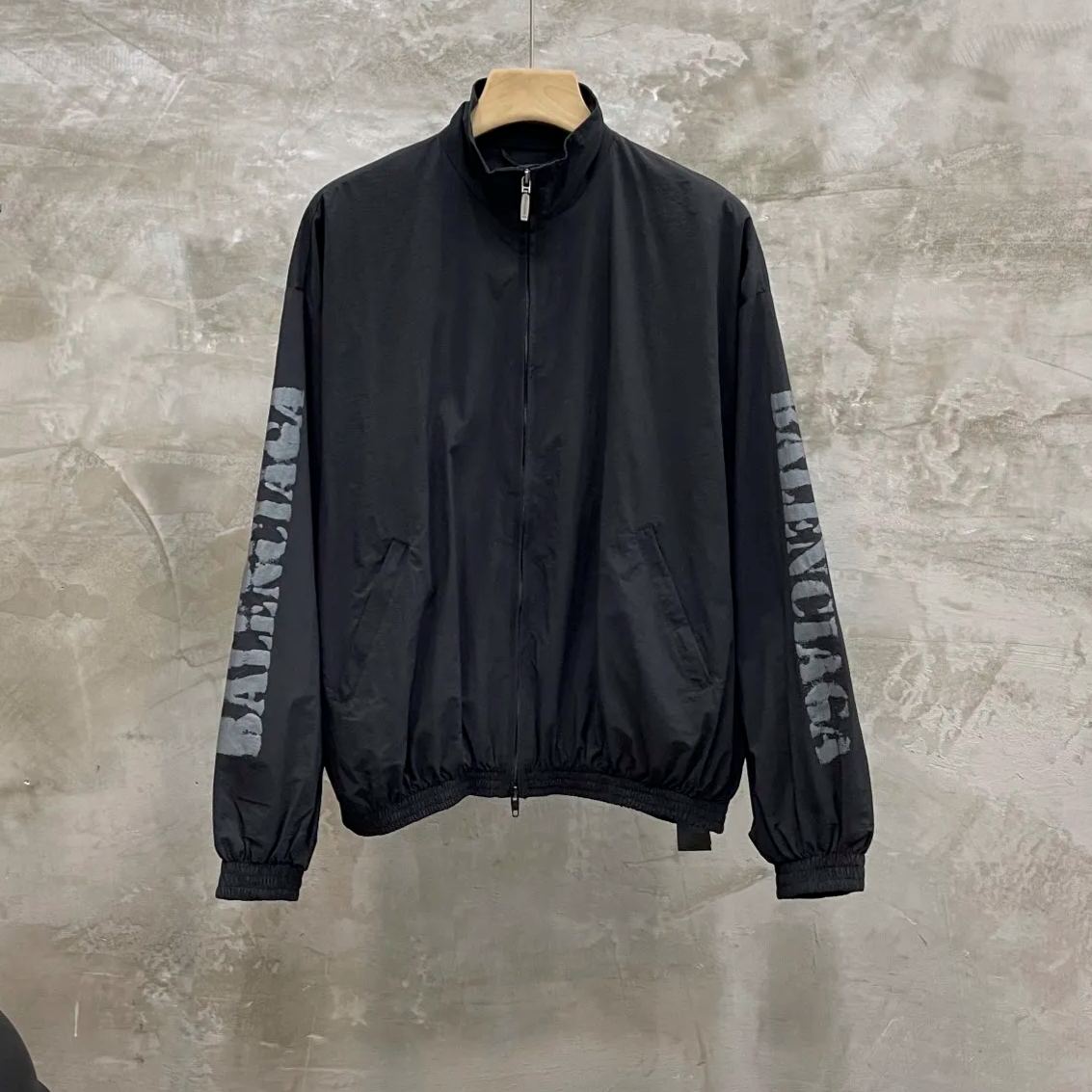 BALENCIAGA STENCIL TYPE TRACKSUIT jacket（783841TPQ381000）