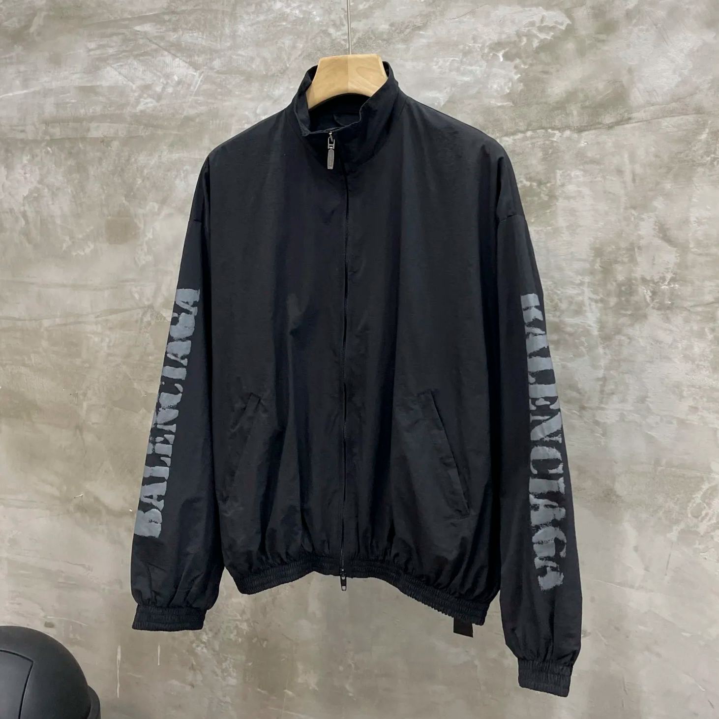 BALENCIAGA STENCIL TYPE TRACKSUIT jacket（783841TPQ381000）