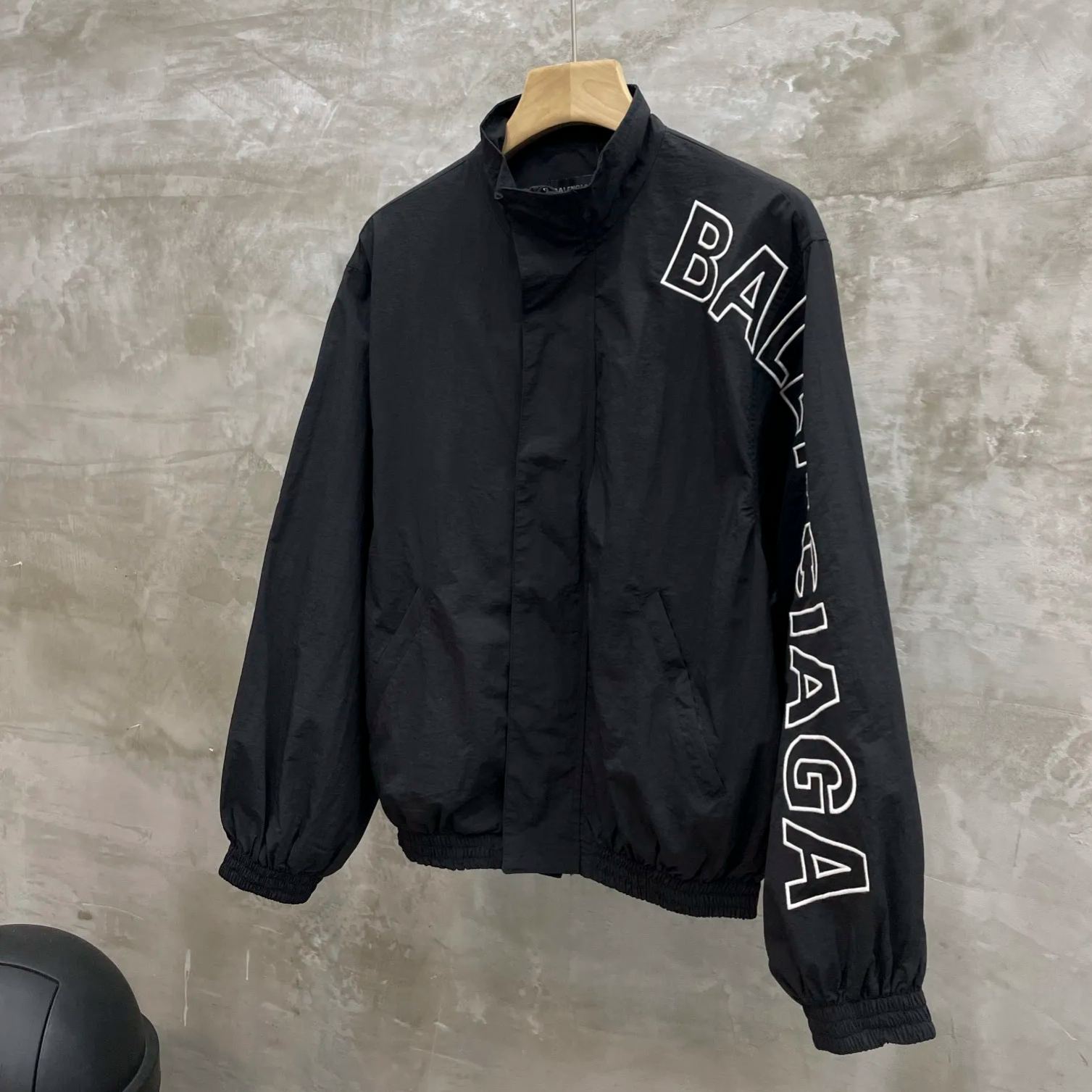 BALENCIAGA OUTLINE TRACKSUIT JACKET（768920TNO791000）