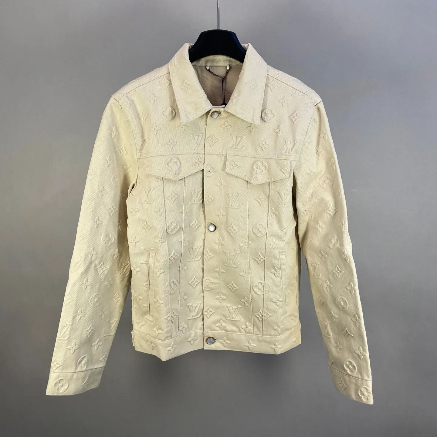 Louis Vuitton Monogram Embossed Denim Jacket（1AHBEV）