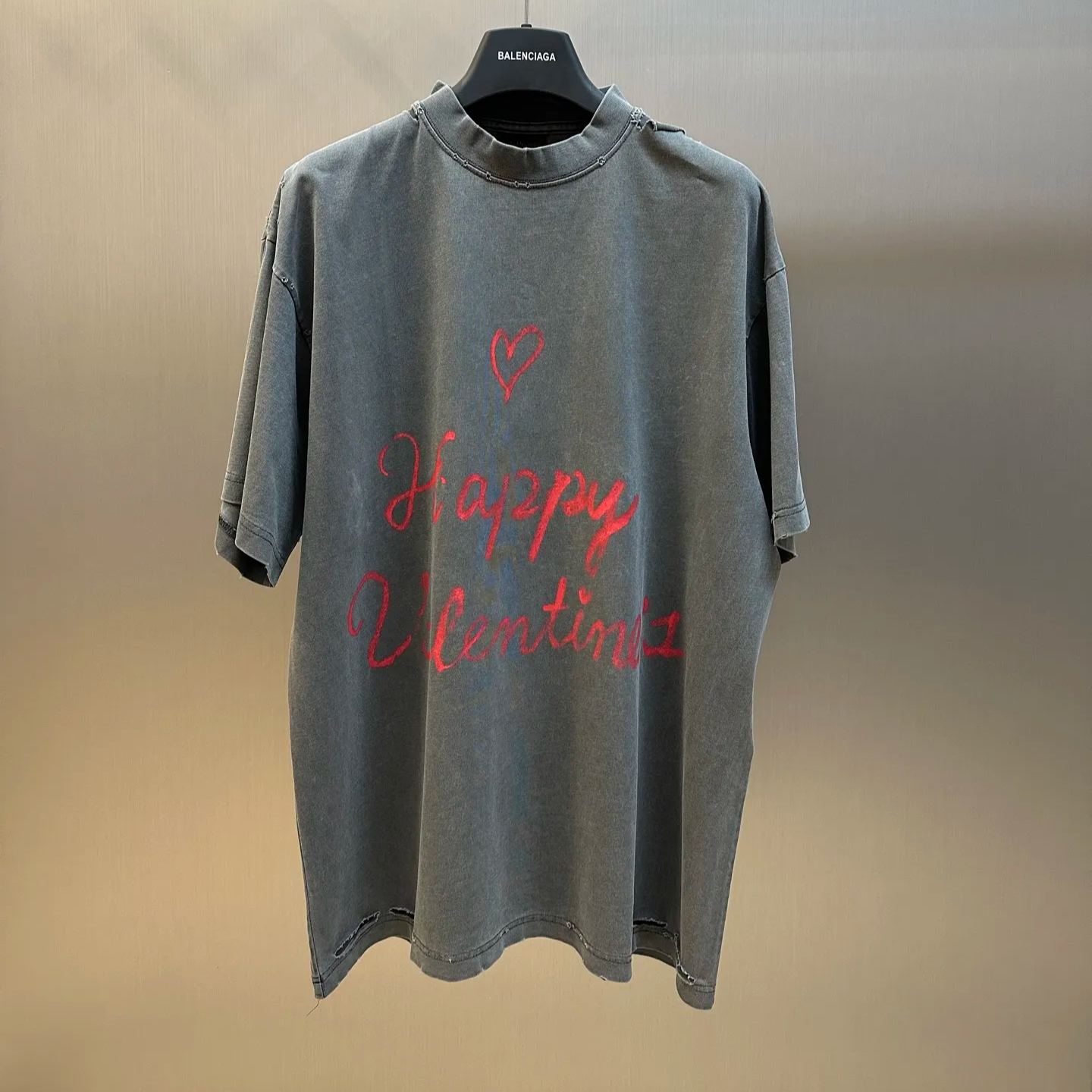 BALENCIAGA  Women's Lipstick Valentines T-Shirt, Small Fit, in White (811746TRVR29012）