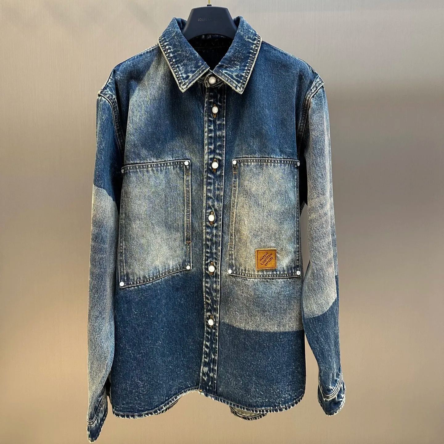 Louis Vuitton Sunfaded Effect Denim Long-Sleeved Shirt Louis Vuitton Sunfaded Effect Denim Long-Sleeved Shirt