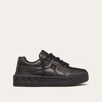 VALENTINO ONE STUD XL low-top sneakers in nappa leather（1Y0S0G37XTM0NO）
