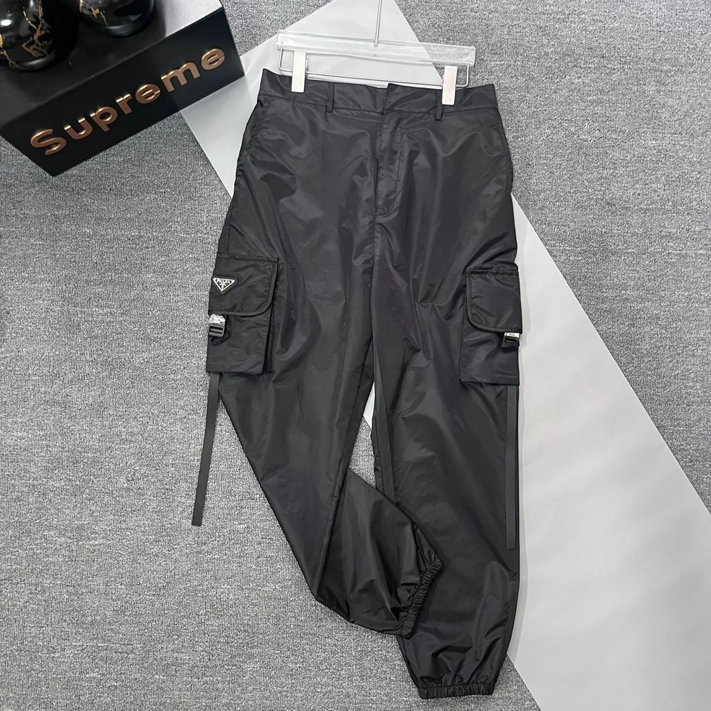 Prada Men's Black Polyamide Pants（SPH130S211-1WQ8-F0002）