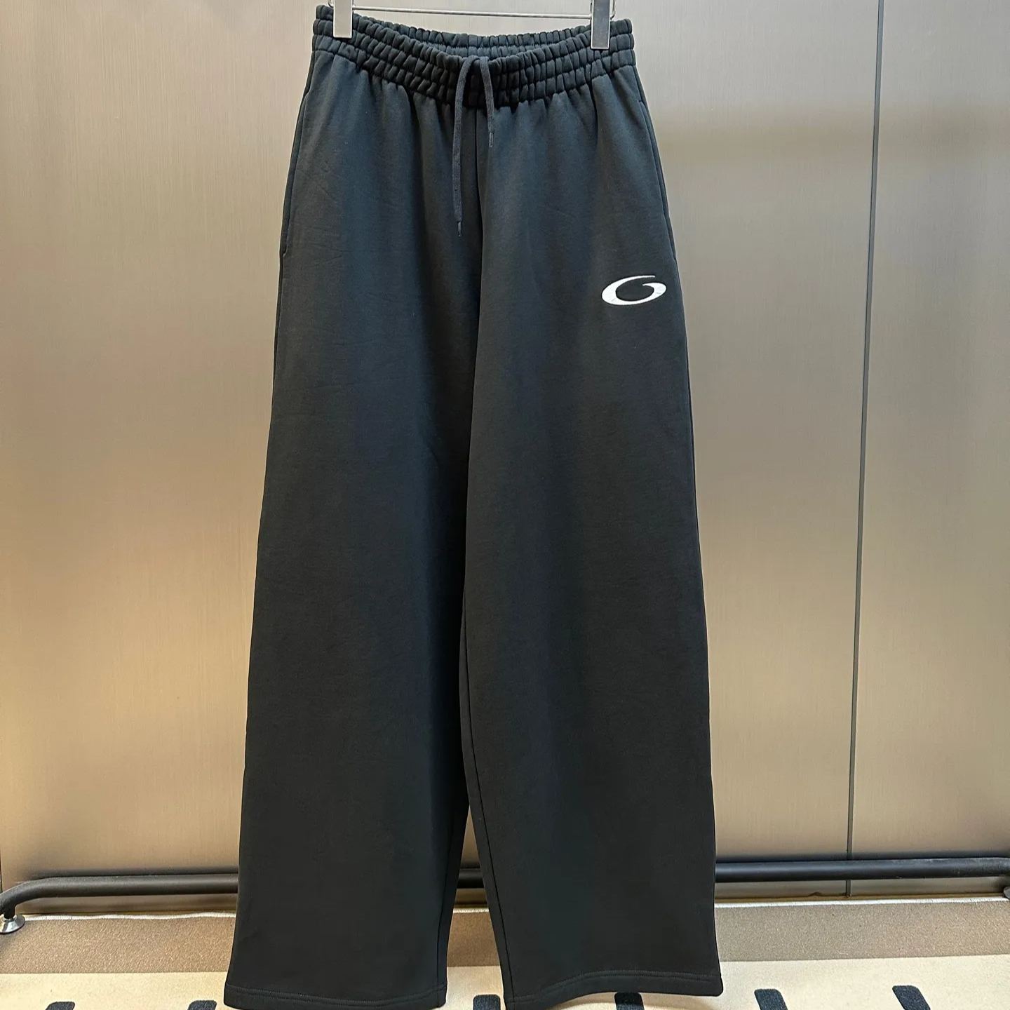 BALENCIAGA Men's Basketball Series - Baggy Sweatpants in Black (803266TRVW81055）