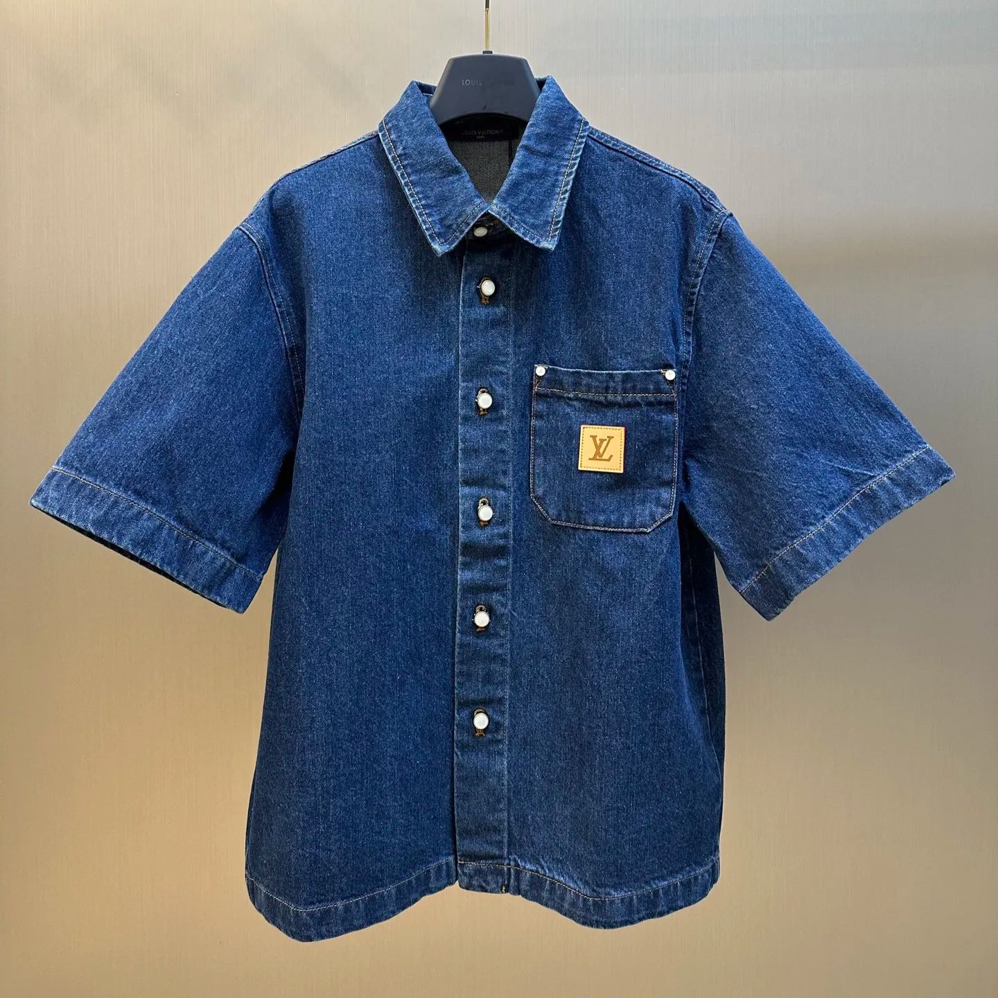 LOUIS VUITTON Signature Denim Short-Sleeved Shirt（1AHDMS）