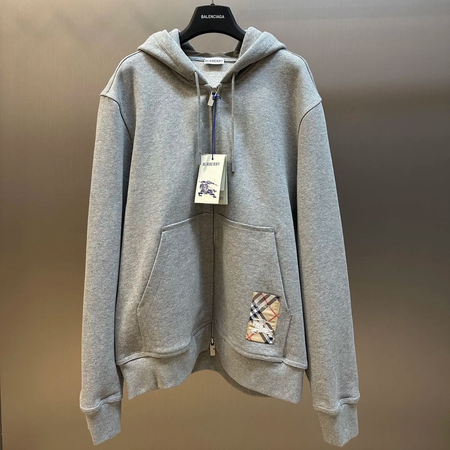 Burberry  Check Label Cotton Zip Hoodie in Black（81022761）