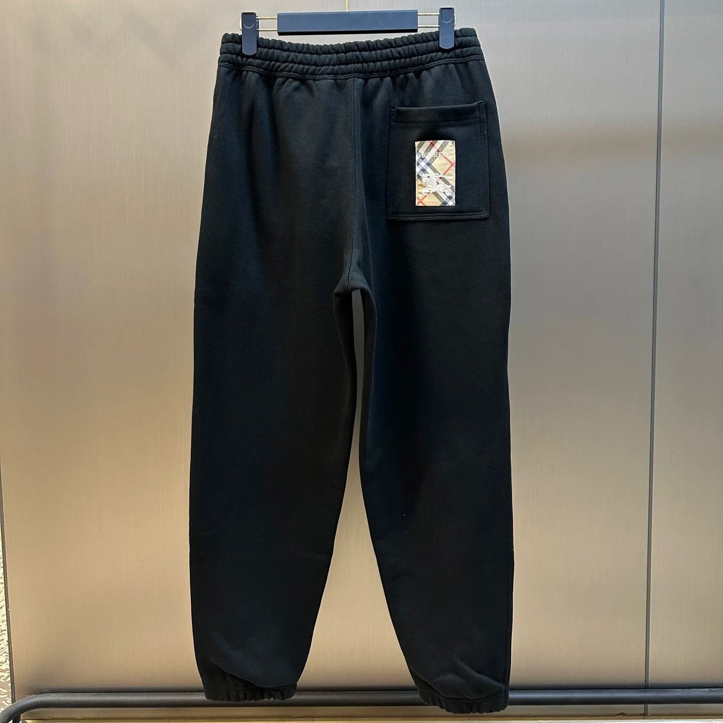 Burberry Check Label Cotton Jogging Pants in Black（81022781）