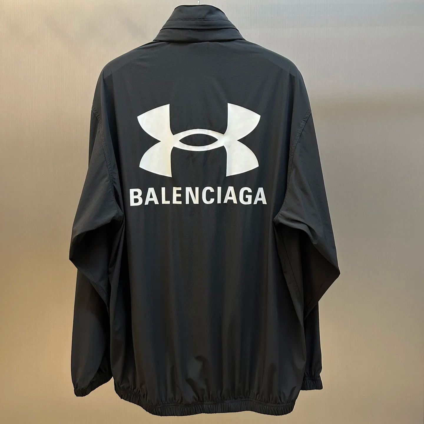 BALENCIAGA Windbreaker Giacca Vento x Under Armour（814126TQO351000）