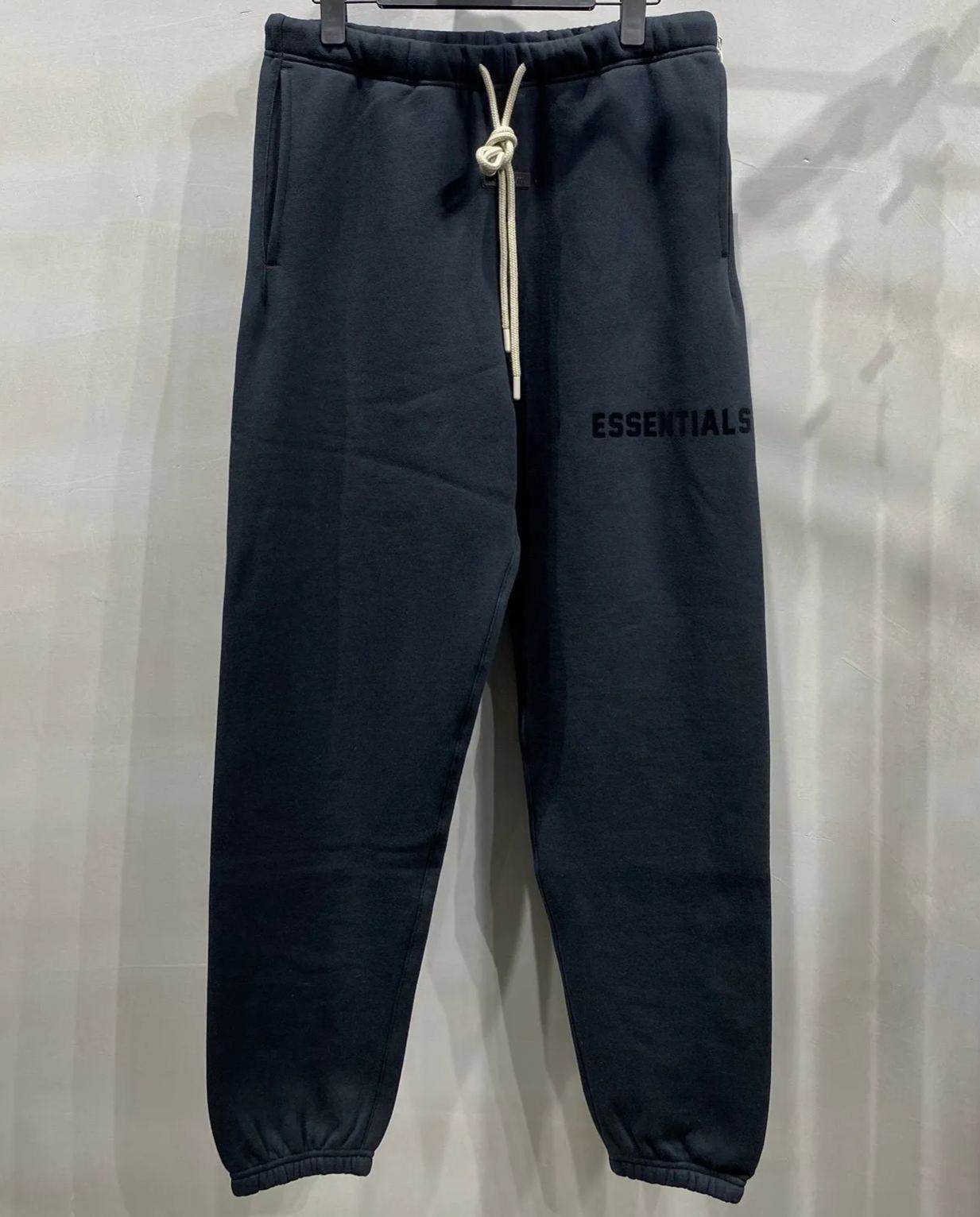 Fear of God Essentials Sweatpants（130SP232025F）