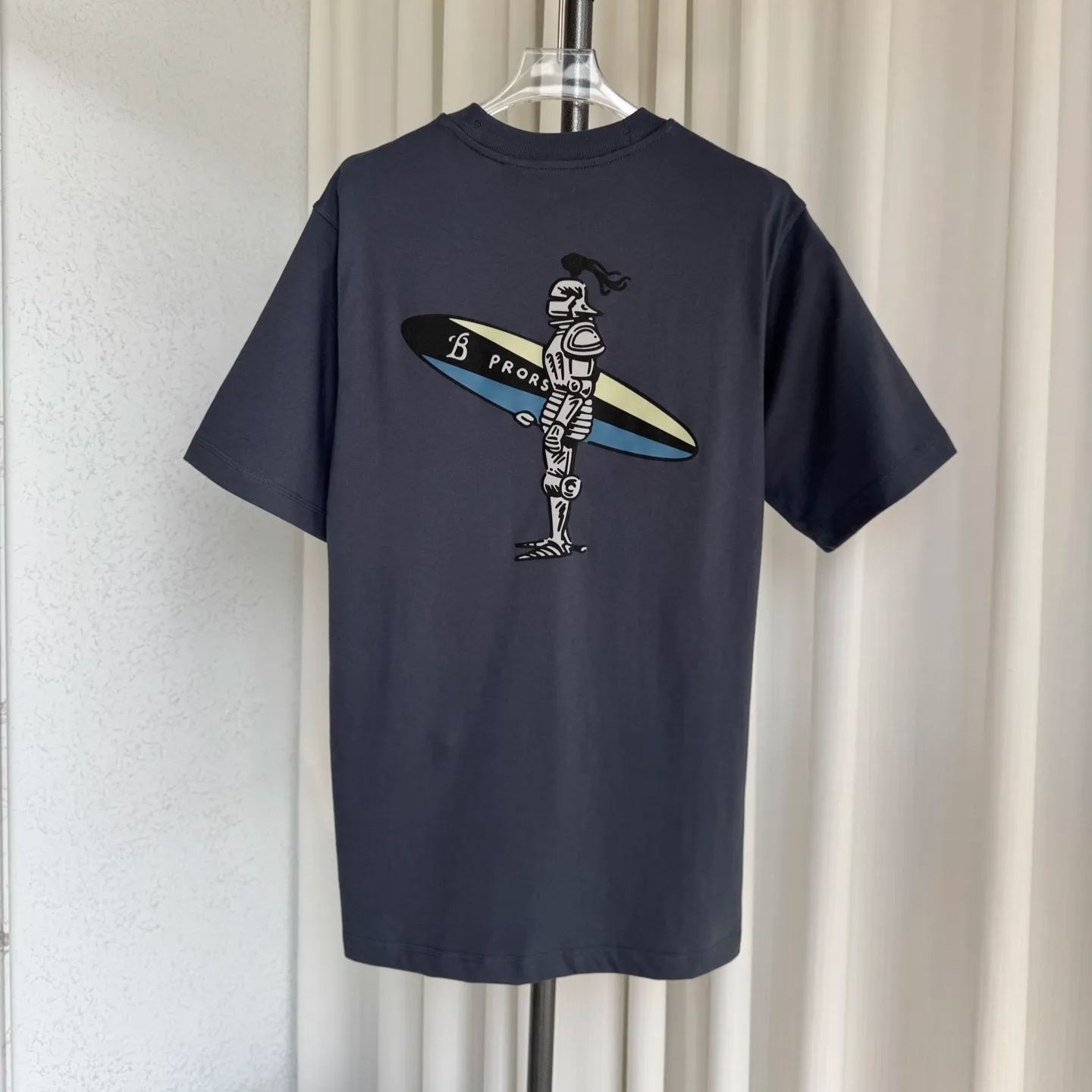 Burberry Surfer Knight Cotton T-shirt in Magnet（81062301）