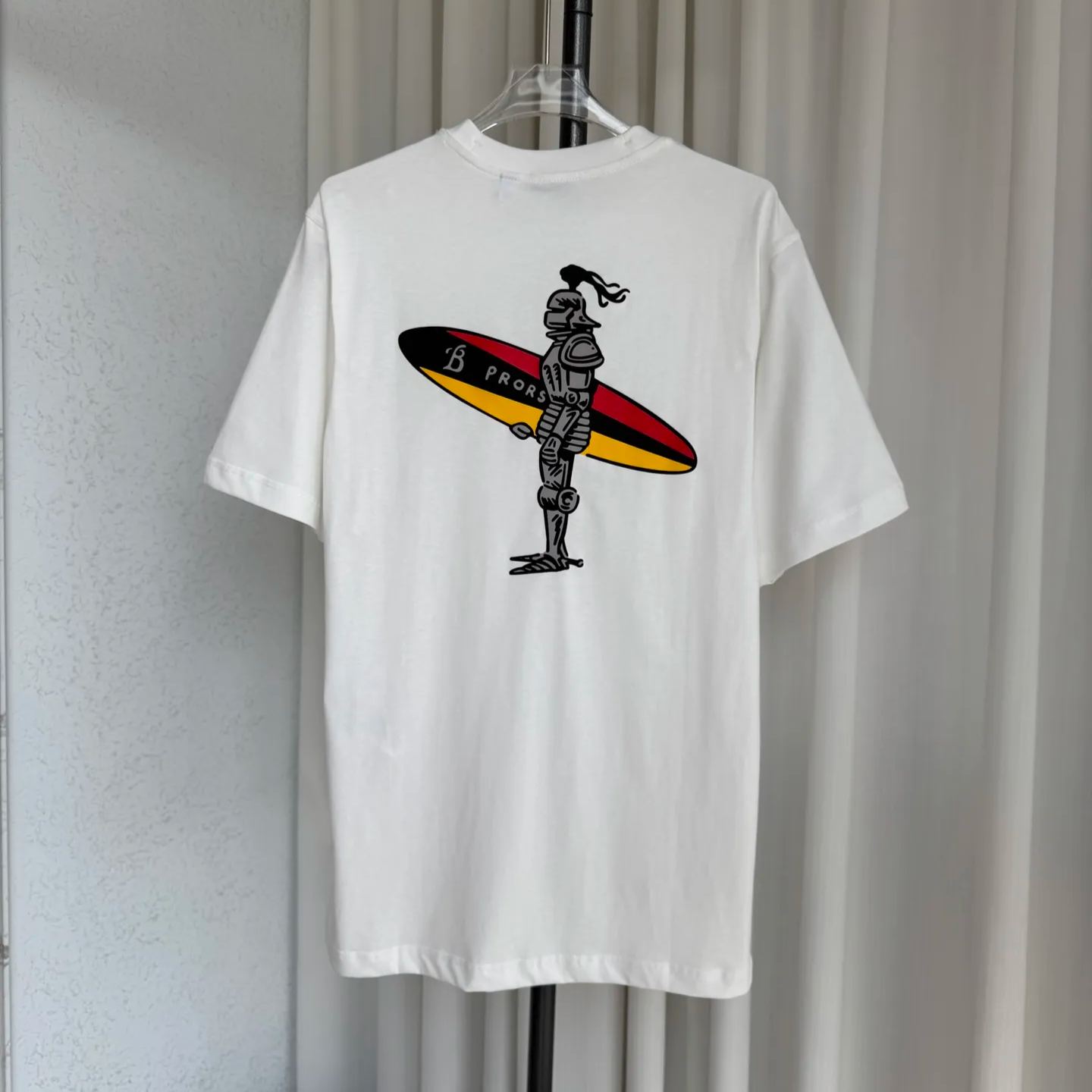 Burberry Surfer Knight Cotton T-shirt in Magnet（81062301）