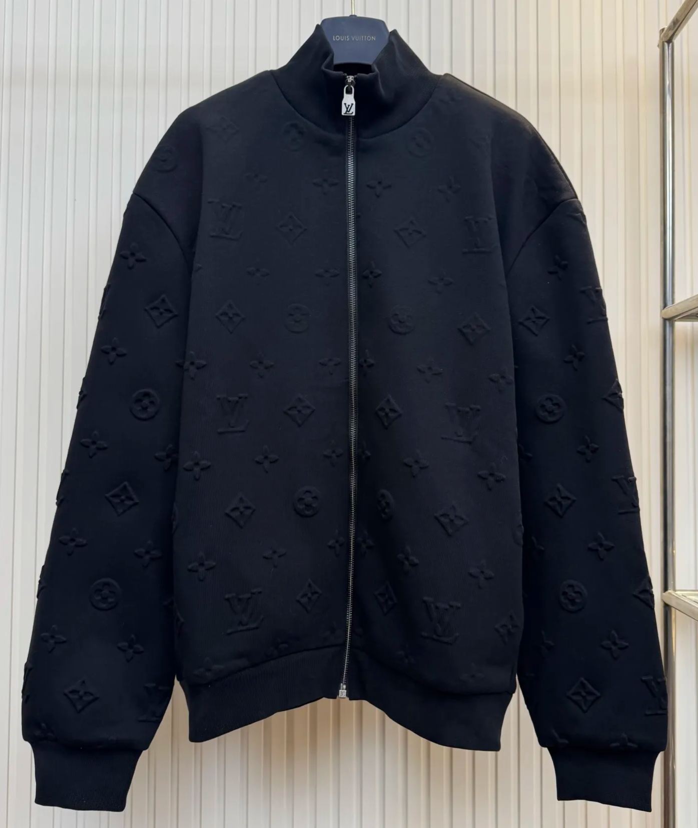 LOUIS VUITTON Tracksuit top（1AHCLO）