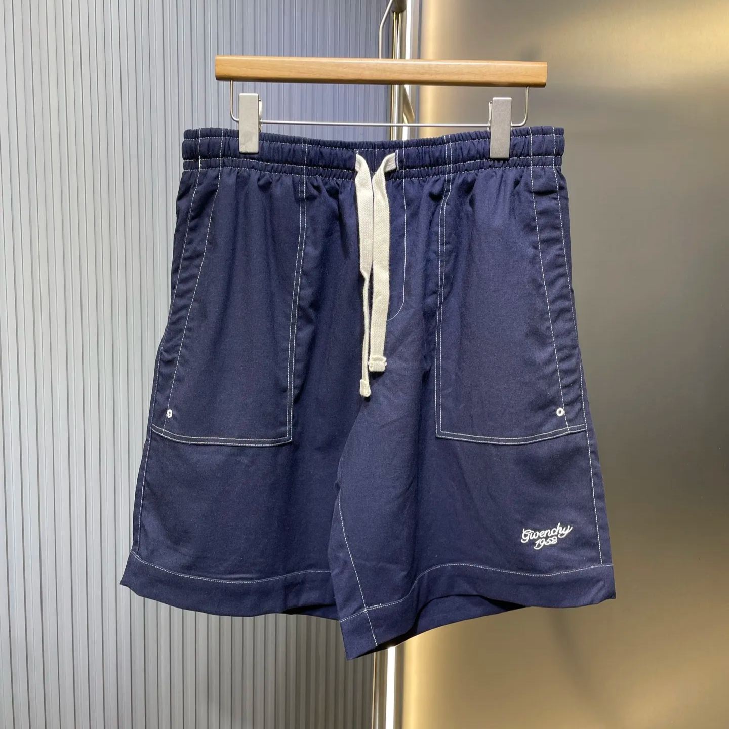 Givenchy linen Bermuda shorts（P00937096）