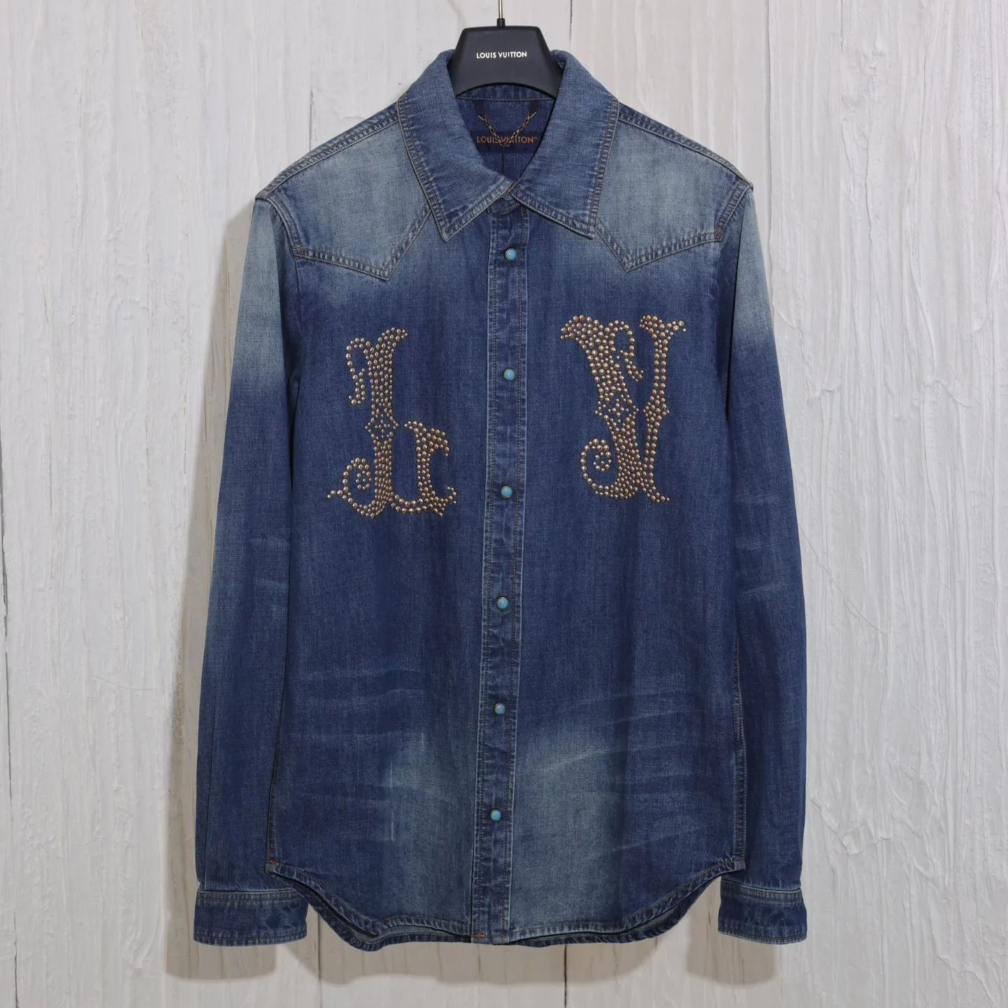 Louis Vuitton Denim Shirt with LV Mark and Studs Western (1AFXL5）