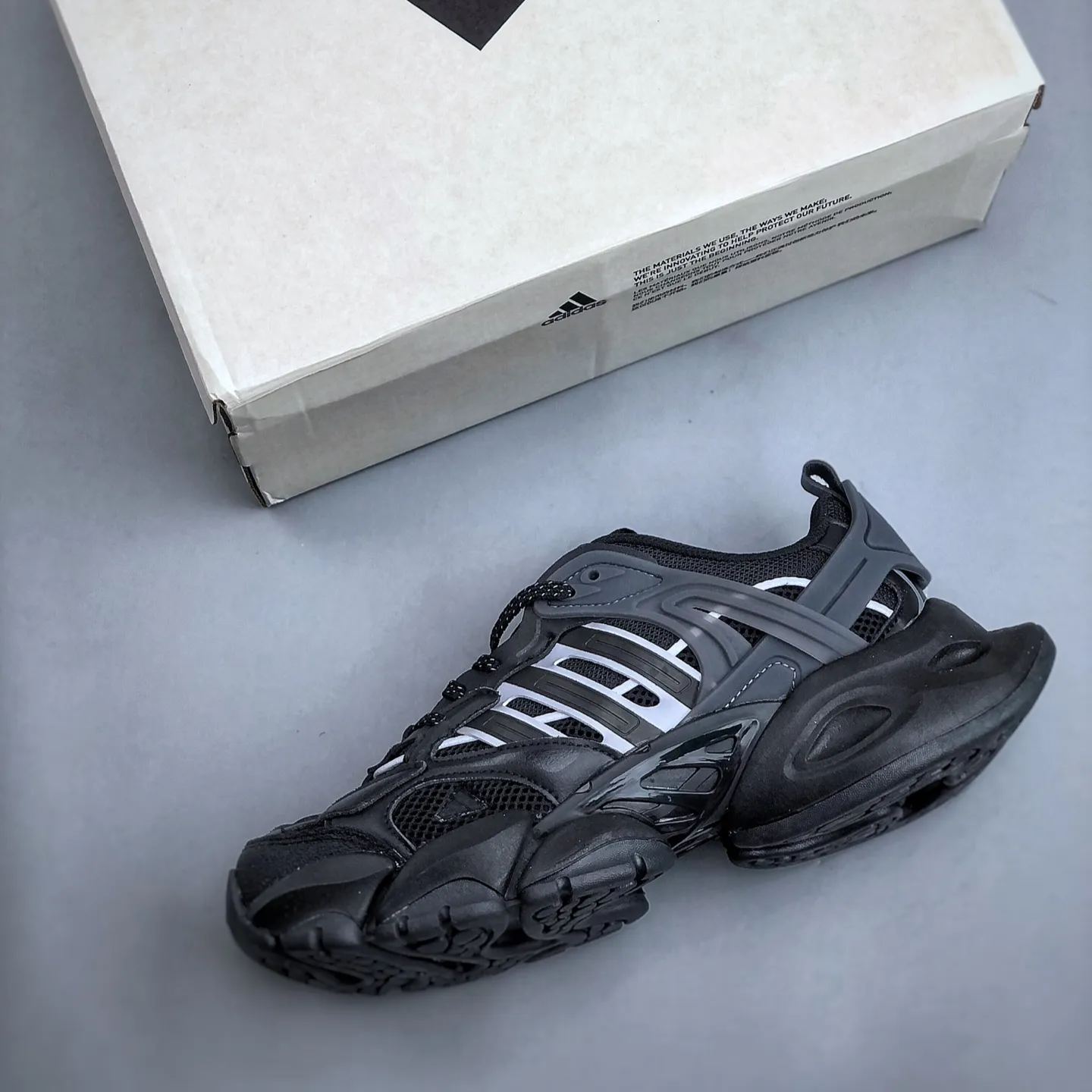 adidas XLG Runner Deluxe "Black/Grey"（JR3086）