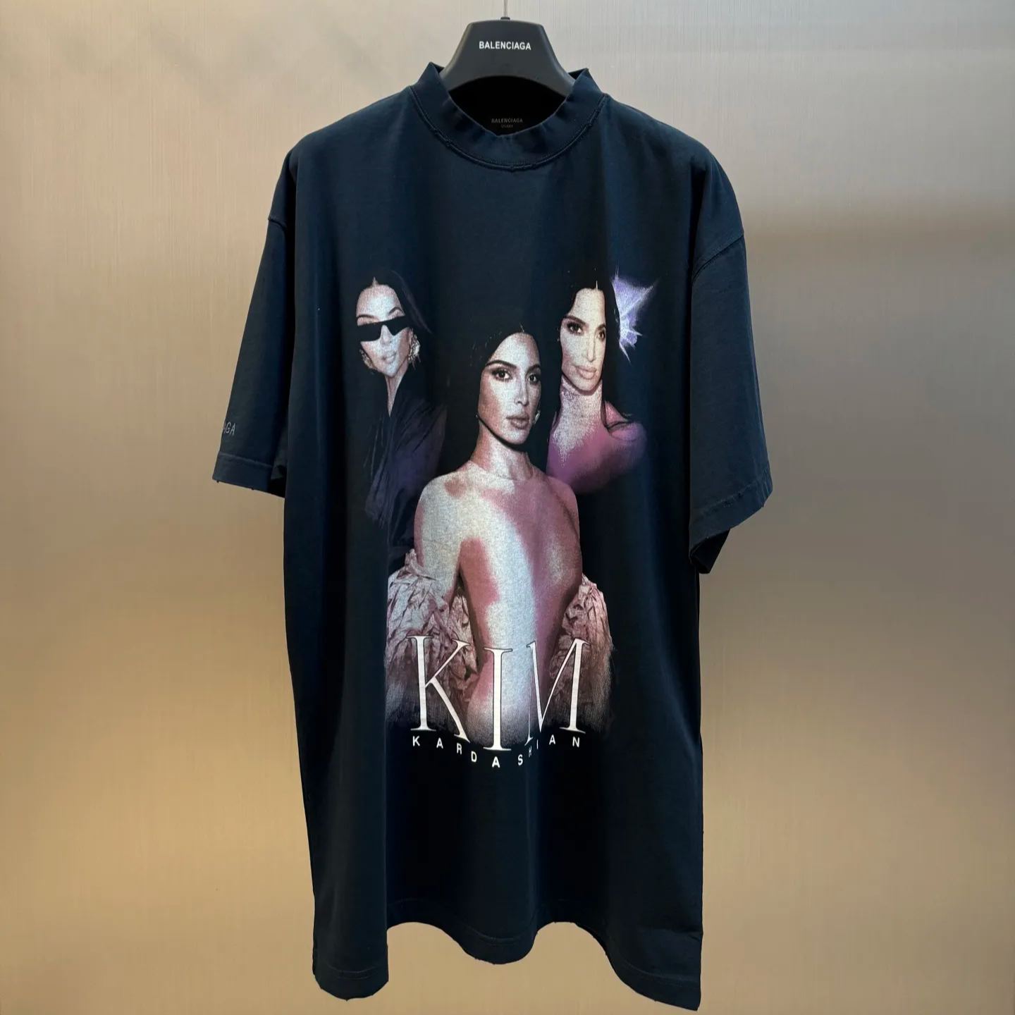 BALENCIAGA Kim K Oversized T-Shirt "Faded Black"（831305TSVJ81083）