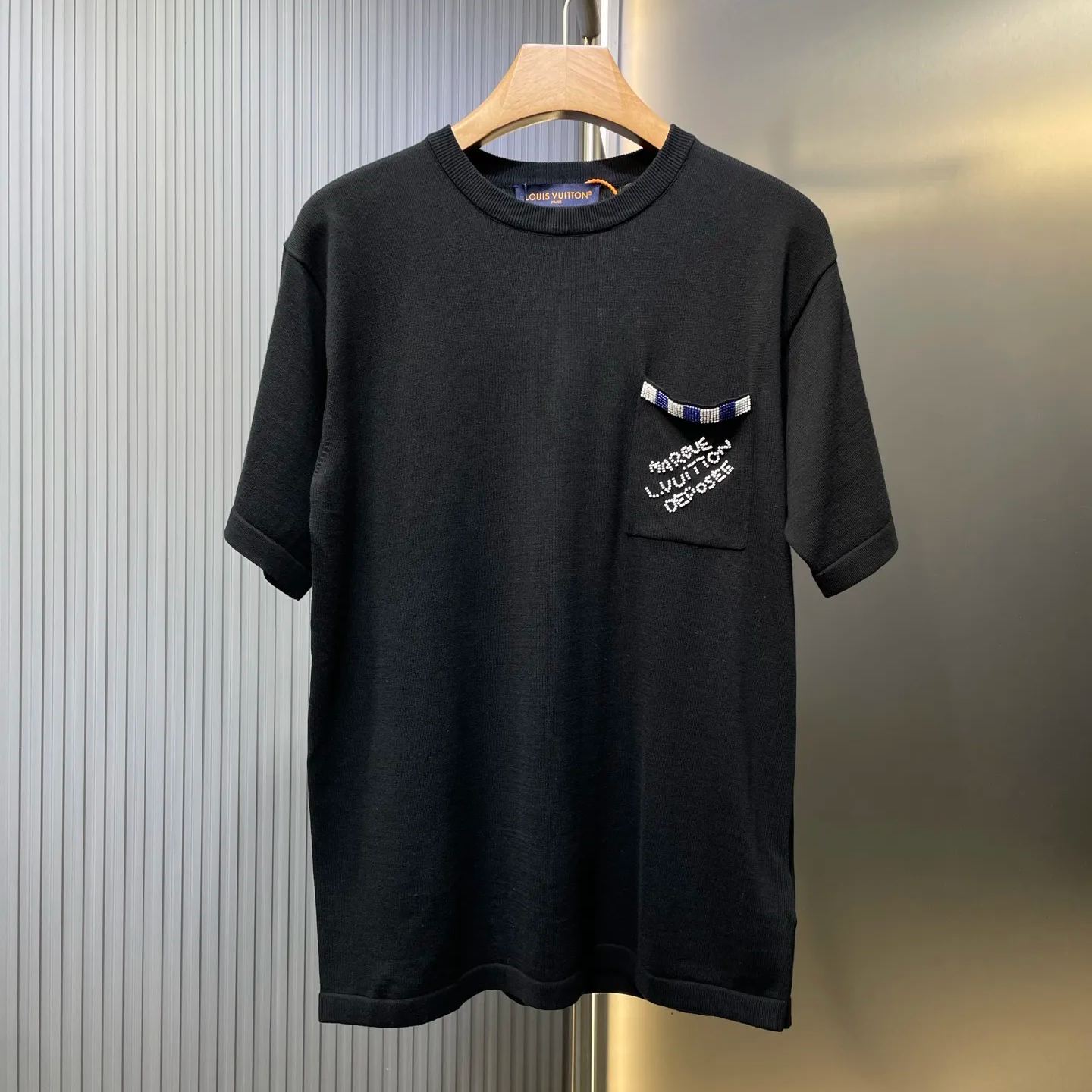 Louis Vuitton Cotton Crew Neck T-Shirt, Black Embroidered（1AFRJG）