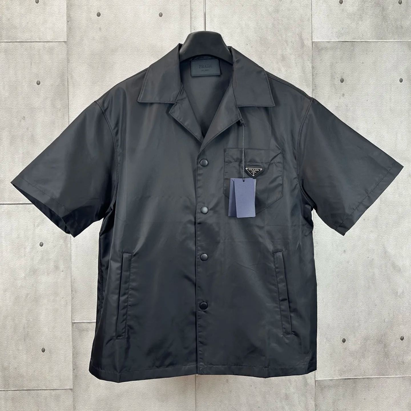 Prada Re-Nylon Short-Sleeve Cropped Bowling Shirt (SC449-1WQ8-F0002-S-182）