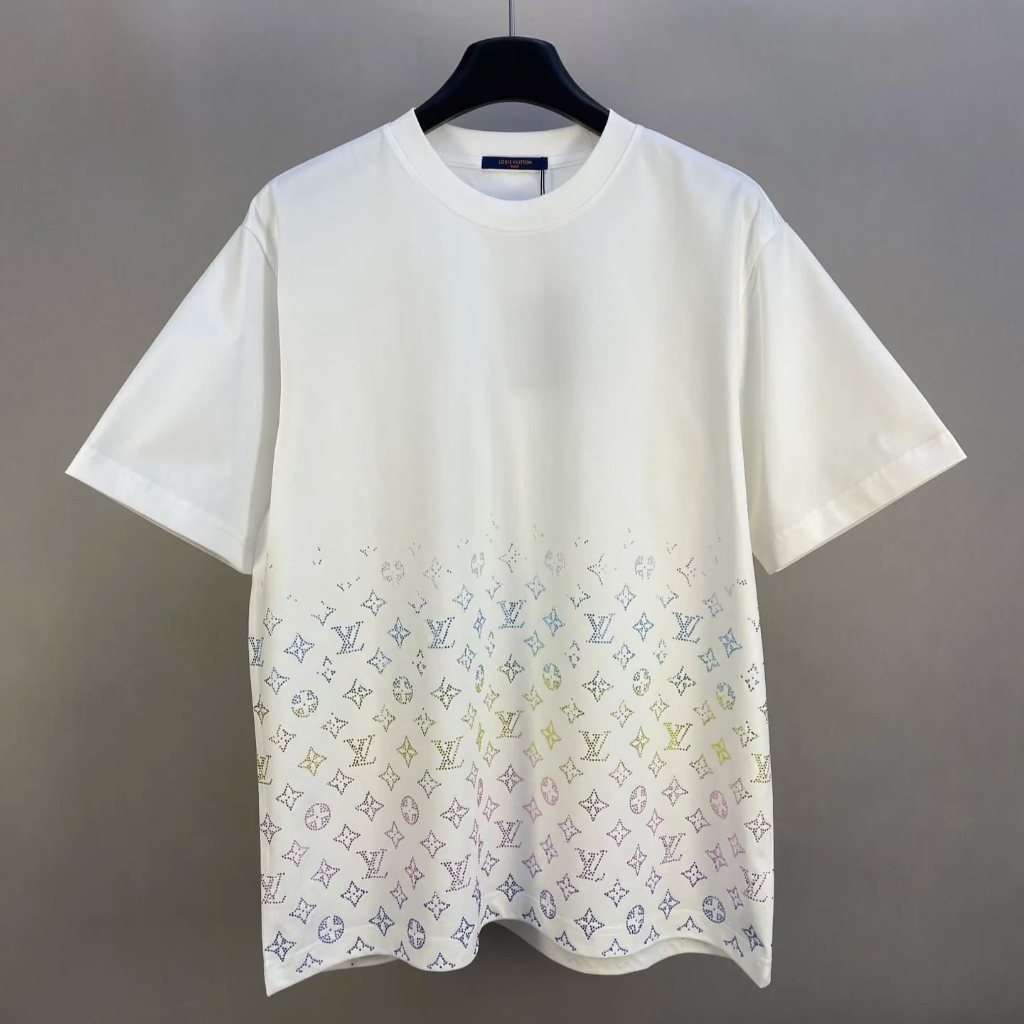 Louis Vuitton Men's Monogram Gradient Embellished Short-Sleeved Crewneck "Noir"（1AGTLE）