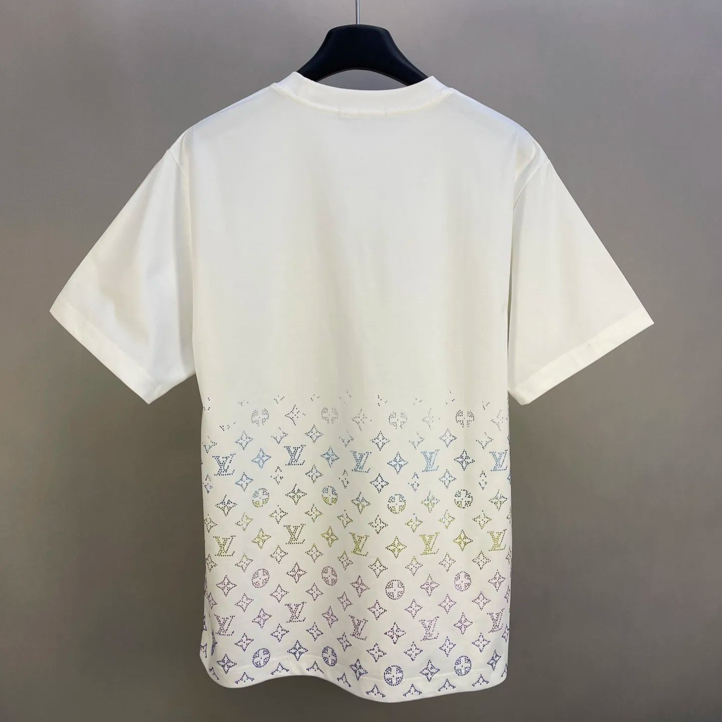 Louis Vuitton Men's Monogram Gradient Embellished Short-Sleeved Crewneck "Noir"（1AGTLE）