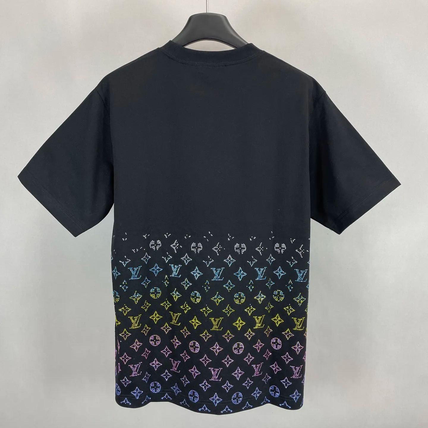 Louis Vuitton Men's Monogram Gradient Embellished Short-Sleeved Crewneck "Noir"（1AGTLE）