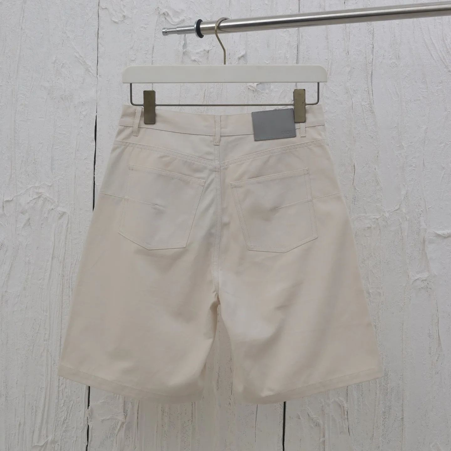 DIOR MEN White CD Heart Bermuda Shorts（313D008D384X-C883）